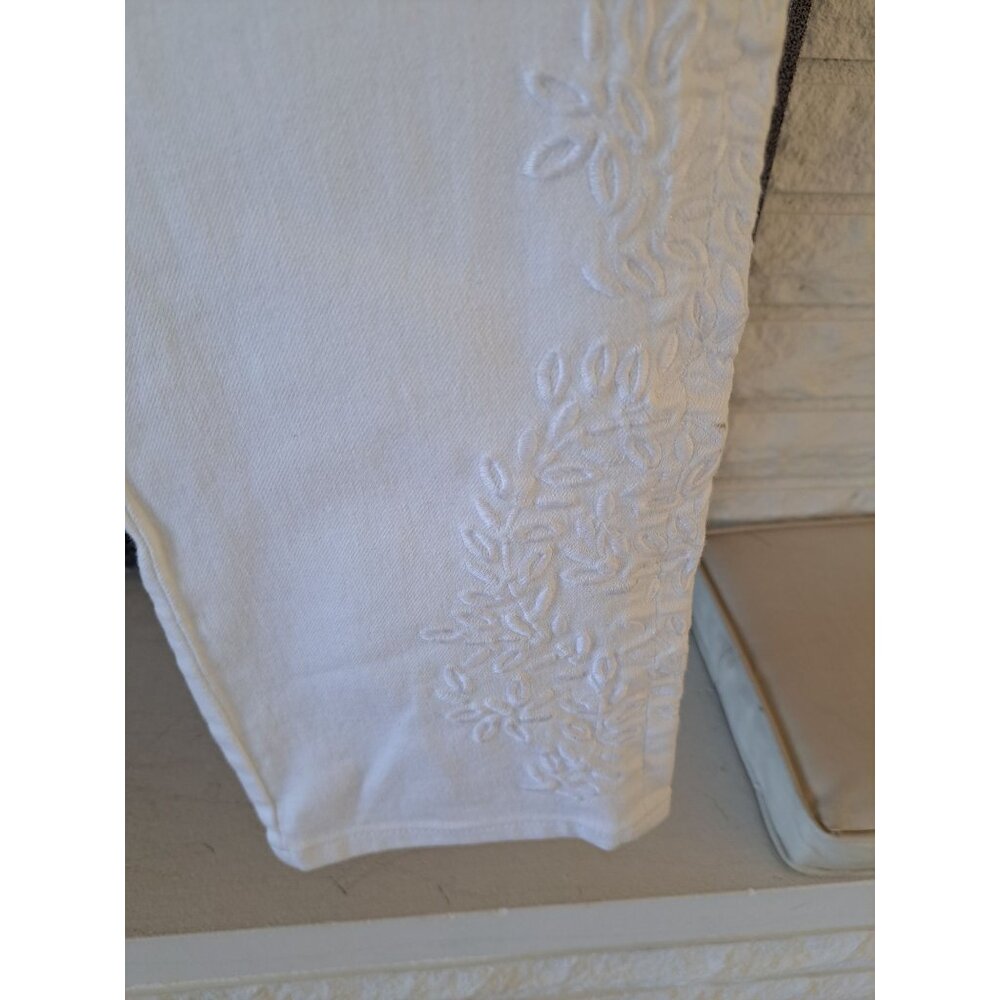 Simply Vera Wang Size 16 Womens White Cropped Jeans Embroidered High Rise NEW - Picture 2 of 11
